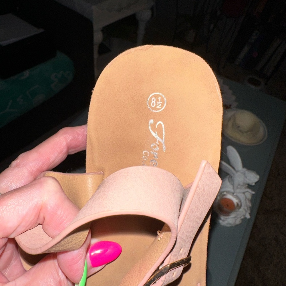 Sandles - Picture 3 of 4